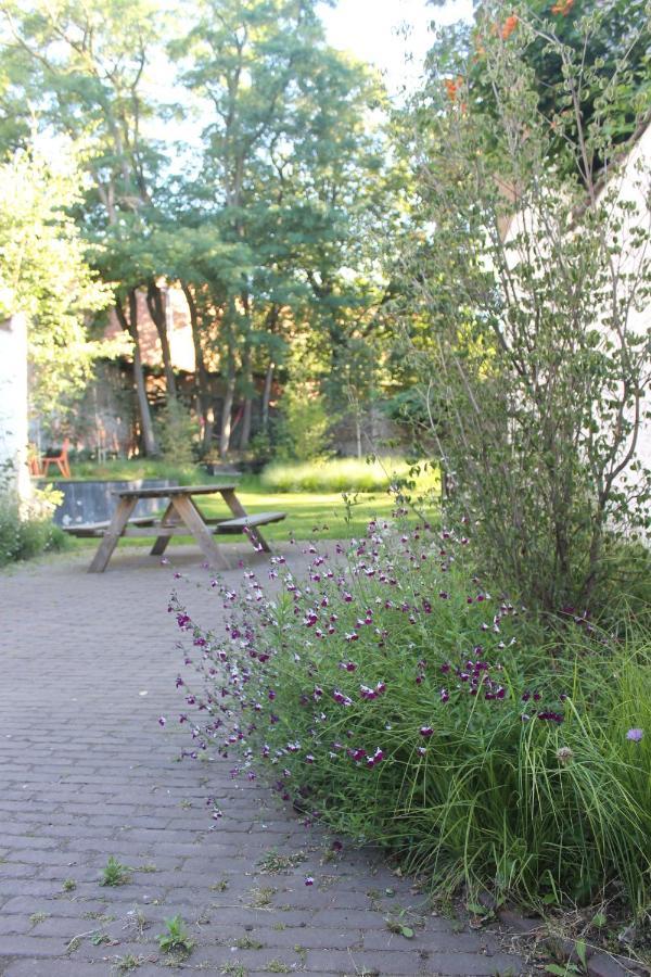 Canopee Guesthouse 익셀레스 외부 사진