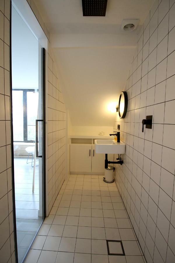 Canopee Guesthouse 익셀레스 외부 사진